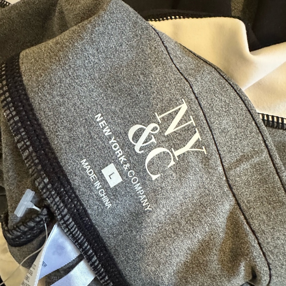 New York and Company workout leggings - Picture 3 of 3